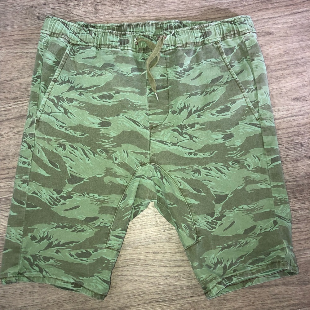 Bullhead camo shorts